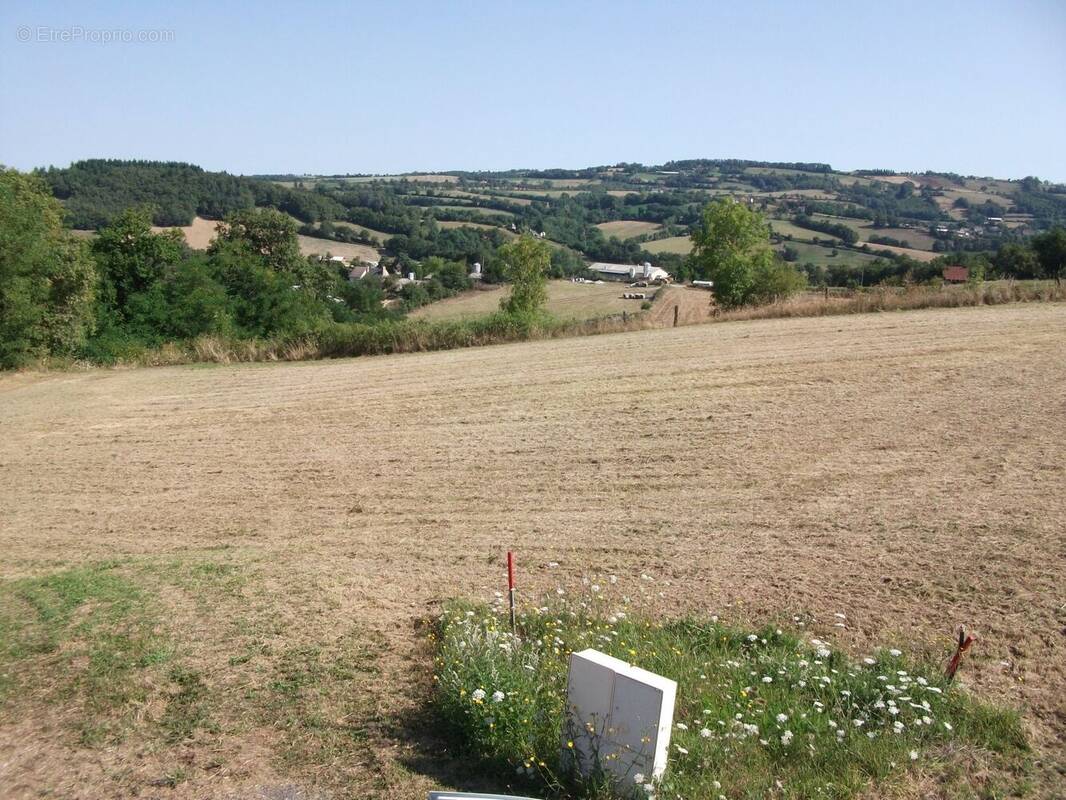 Terrain à LUNAC