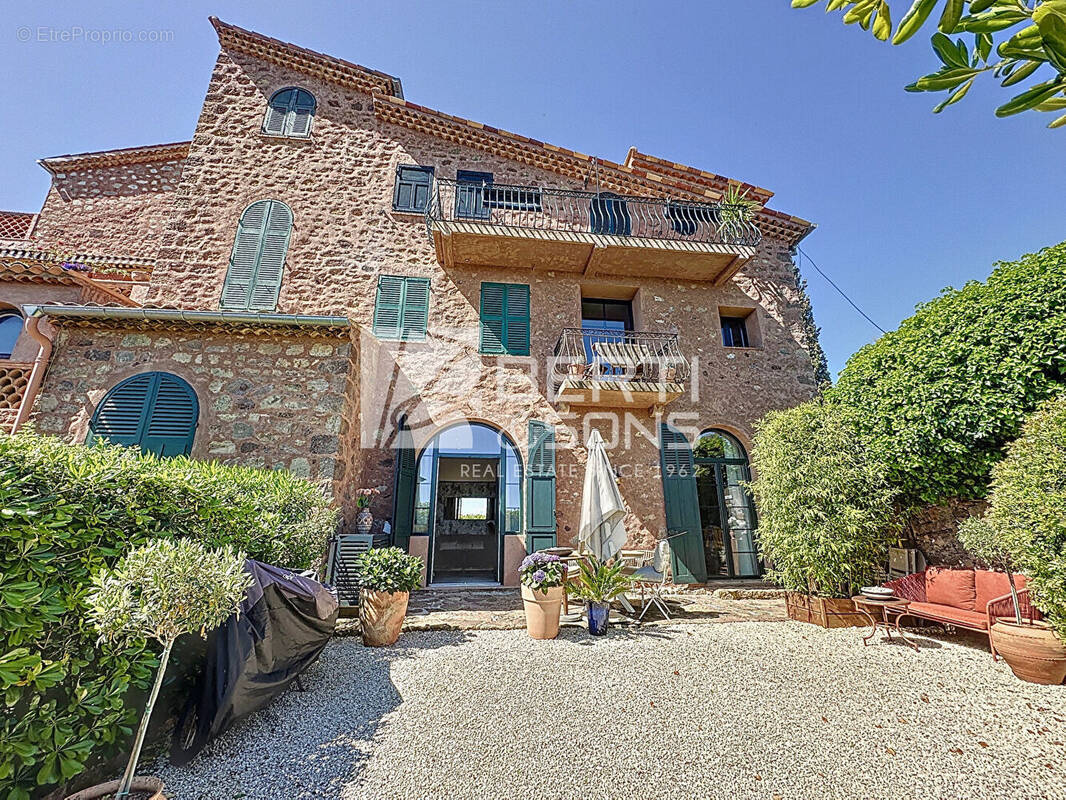 Appartement à MANDELIEU-LA-NAPOULE