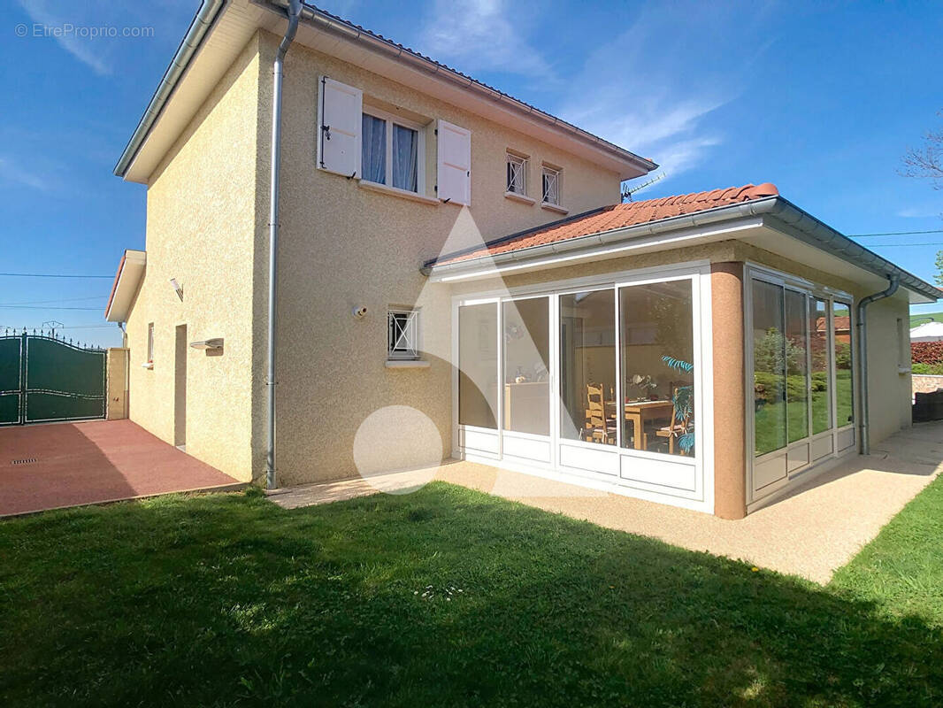 Maison à CHAZELLES-SUR-LYON