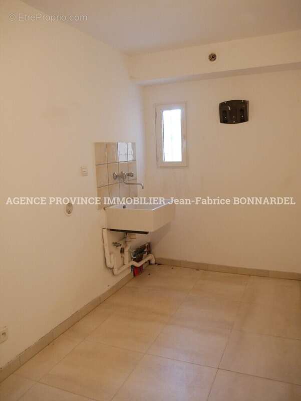 Appartement à SUZE-LA-ROUSSE