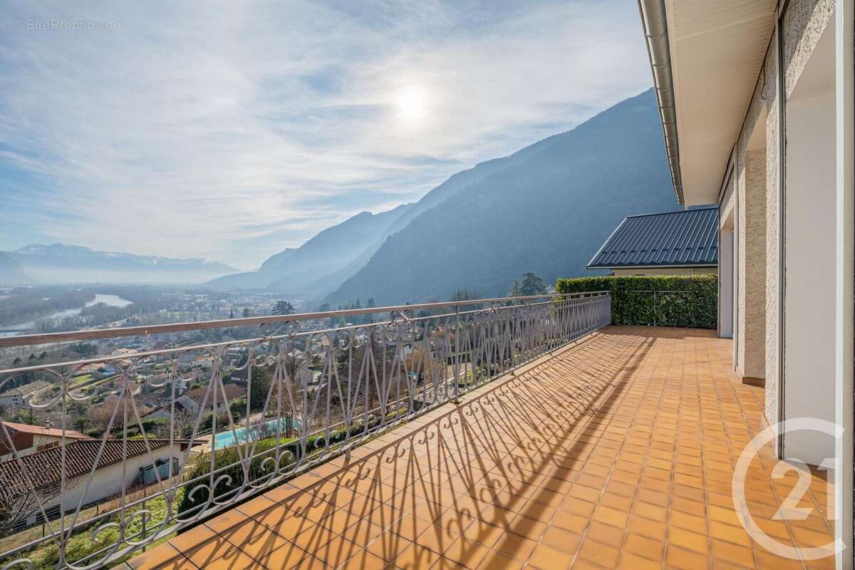 Maison à VEUREY-VOROIZE