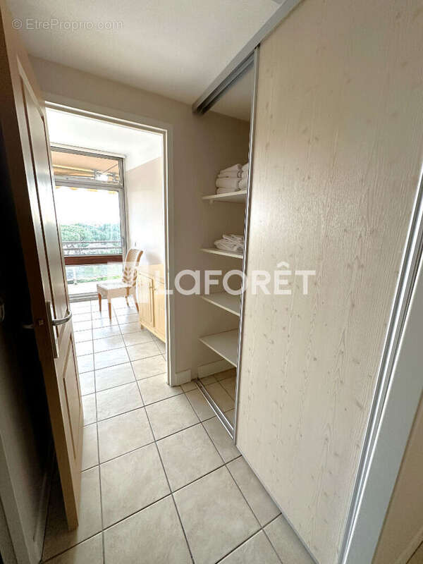 Appartement à SAINT-LAURENT-DU-VAR