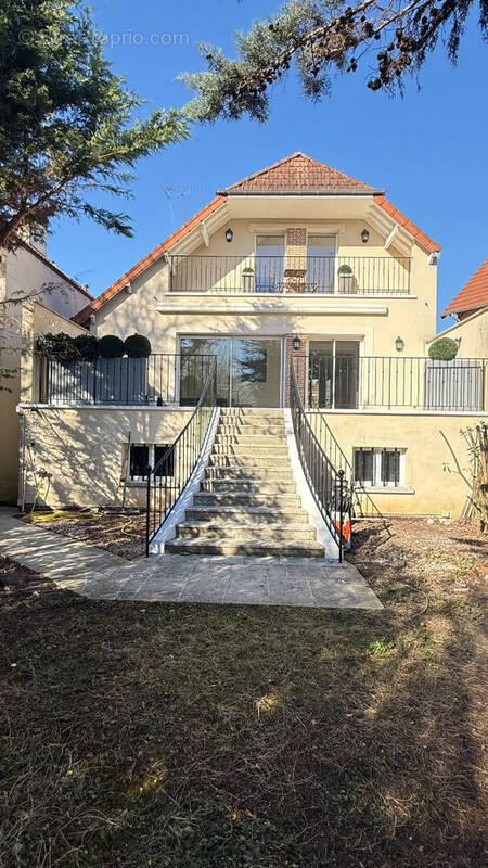 Maison à VERRIERES-LE-BUISSON