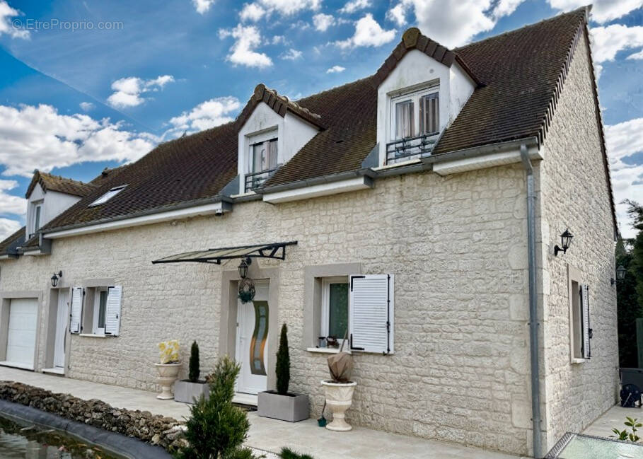 Maison à HOUDAN