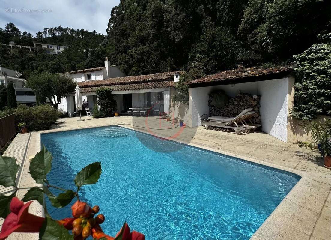 Maison à MANDELIEU-LA-NAPOULE