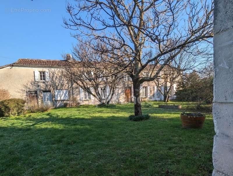 Maison à SEGONZAC
