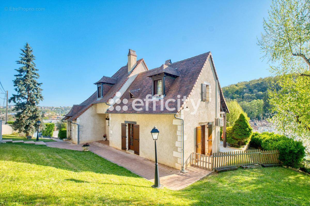 Maison à NOTRE-DAME-DE-SANILHAC