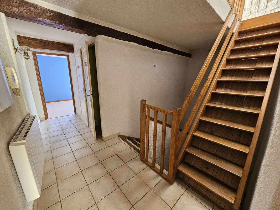 Appartement à BAGNOLS-EN-FORET