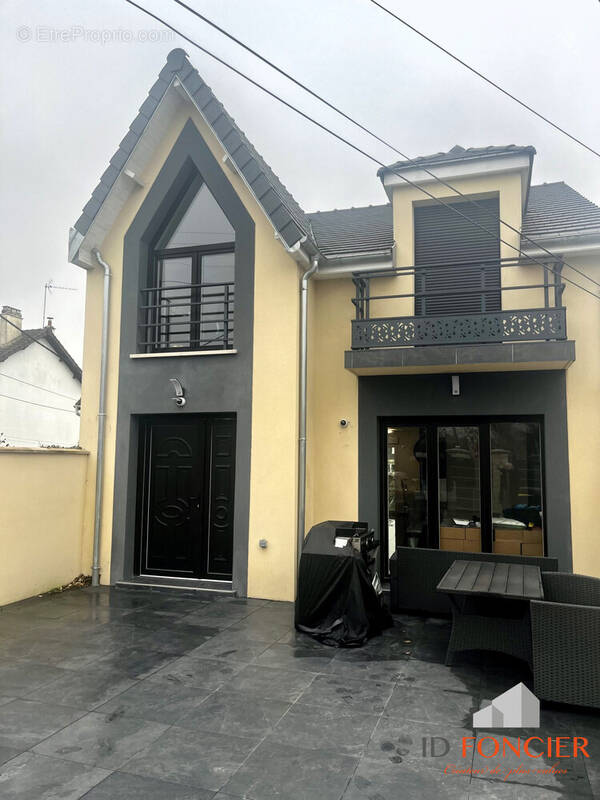 Maison à MORANGIS