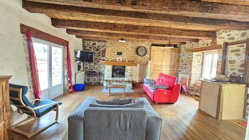 Maison à MEILHAC