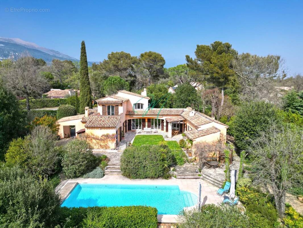Maison à ROQUEFORT-LES-PINS