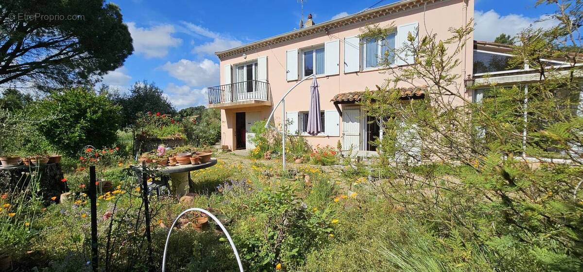 Maison à ROQUEBRUNE-SUR-ARGENS