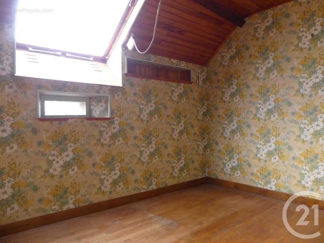 Maison à LA CHAPELLE-DE-BRAIN