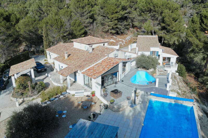 Maison à FONTAINE-DE-VAUCLUSE