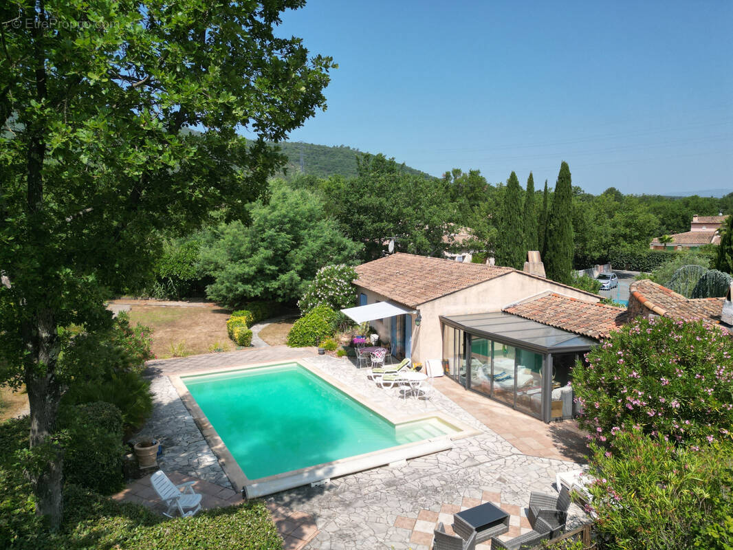 Maison à BAGNOLS-EN-FORET