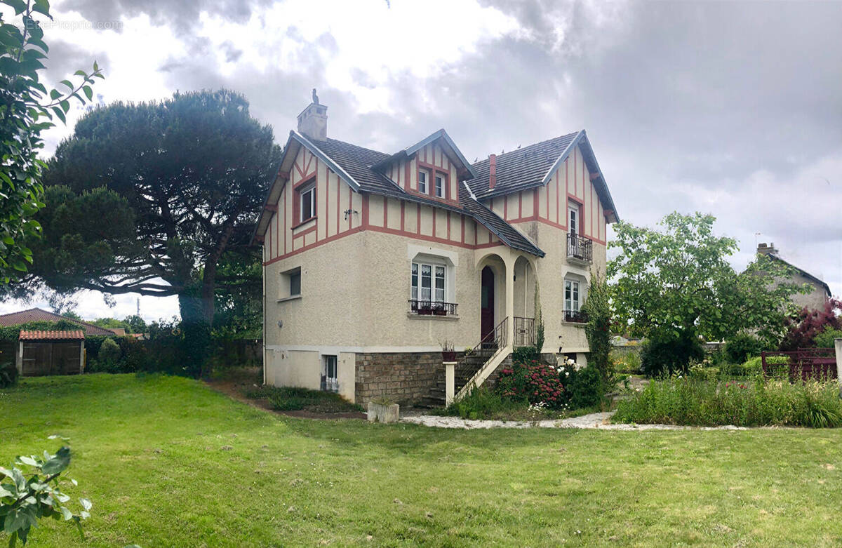 Maison à VIEILLEVIGNE