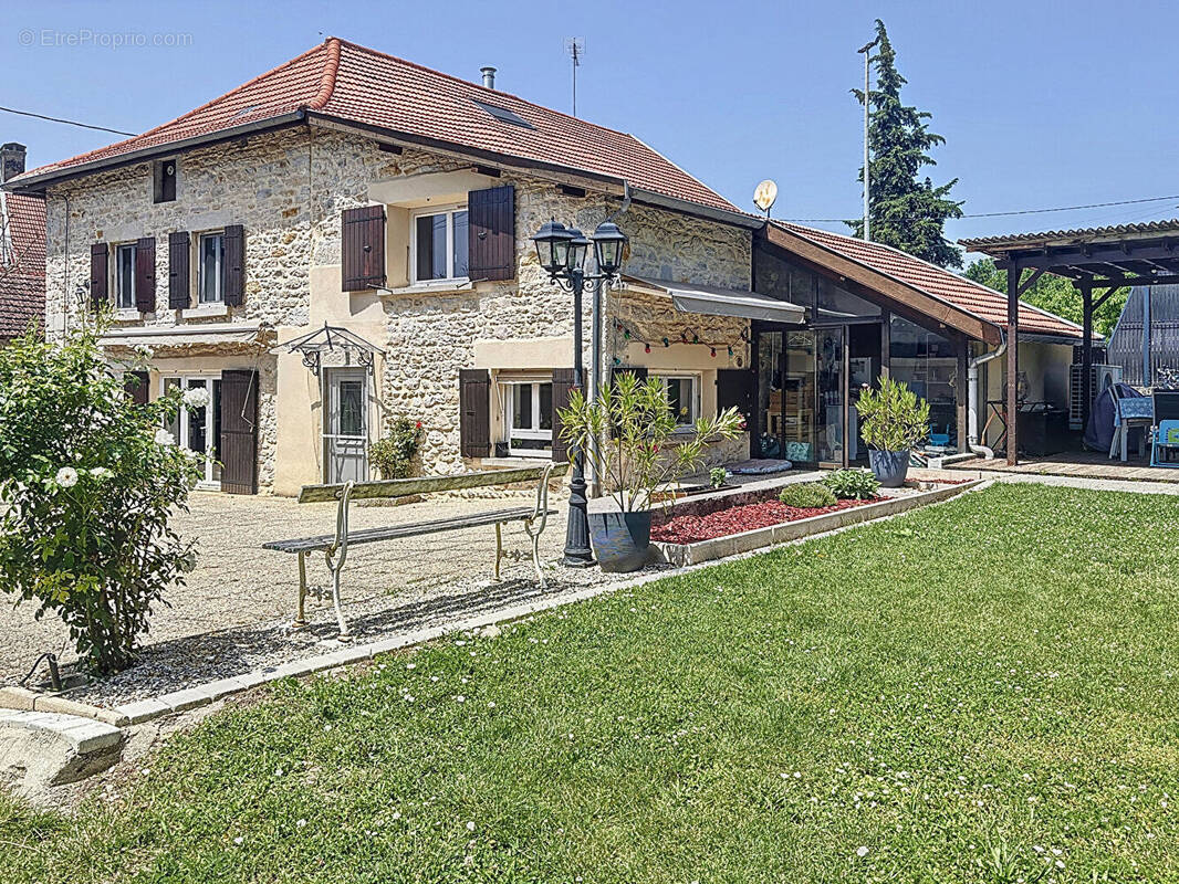 Maison à LAGNIEU