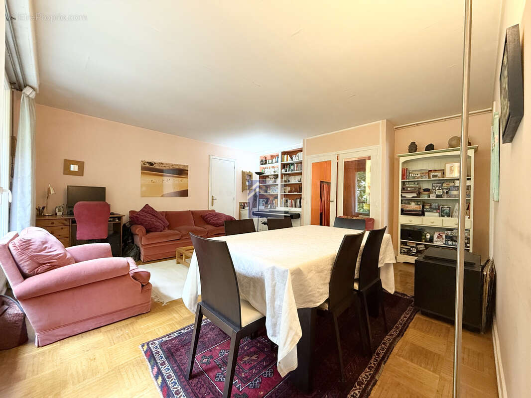 Appartement à COURBEVOIE