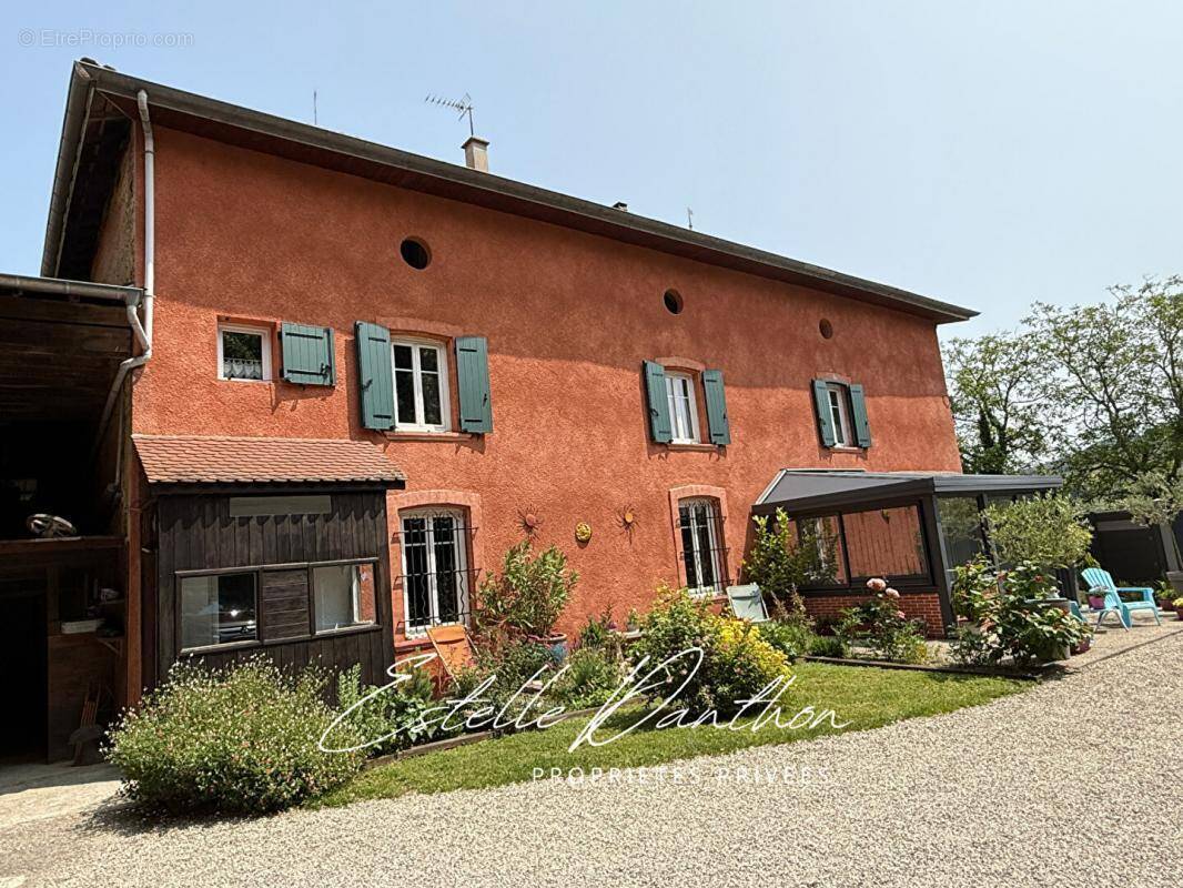 Maison à SAINT-SIMEON-DE-BRESSIEUX