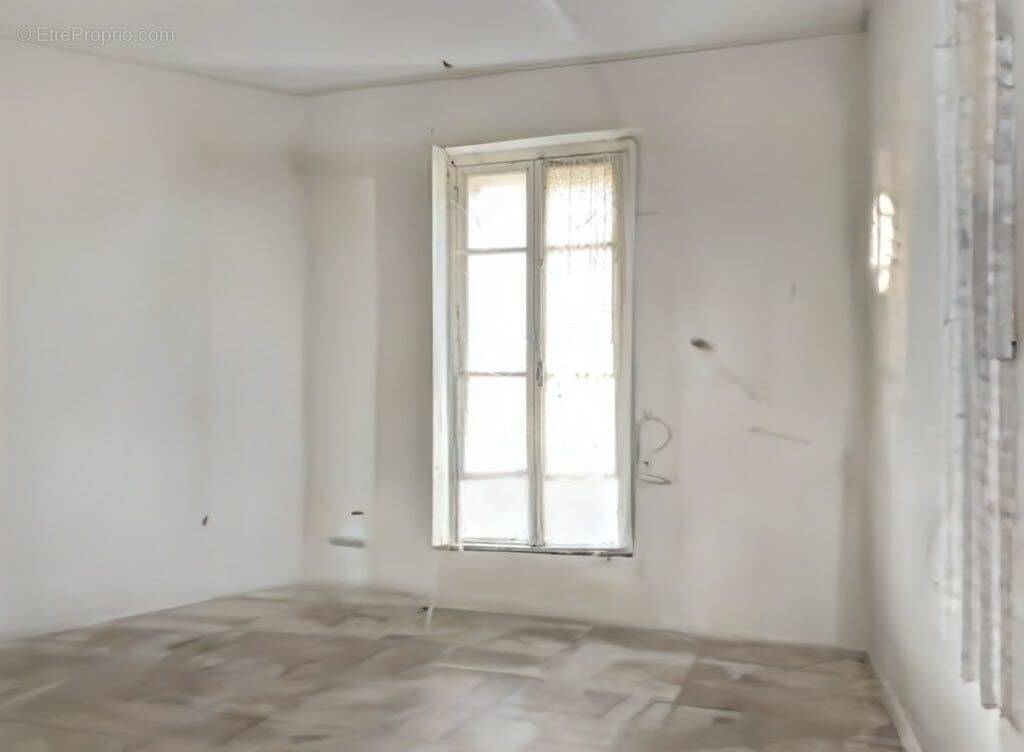 Appartement à BAGNOLS-SUR-CEZE