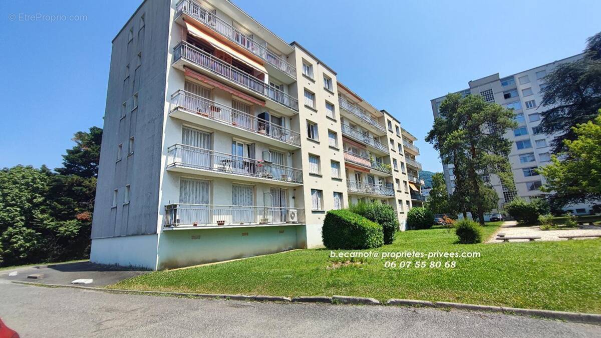 Appartement à SAINT-MARTIN-D&#039;HERES