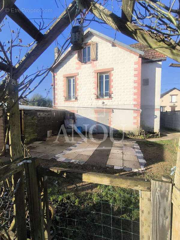 Maison à BROU