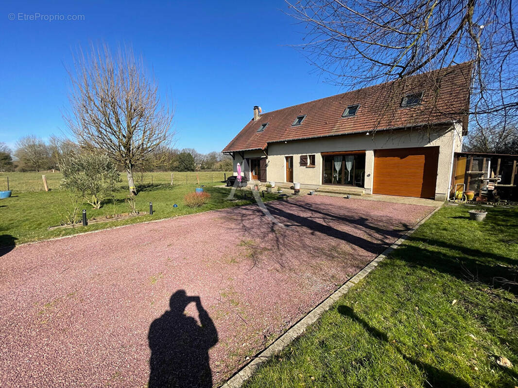 Maison à NEUF-MARCHE