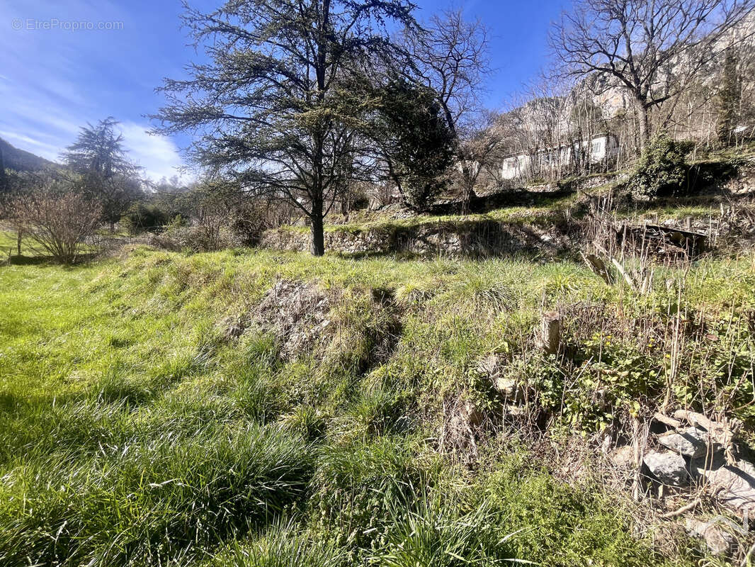 Terrain à ROQUESTERON