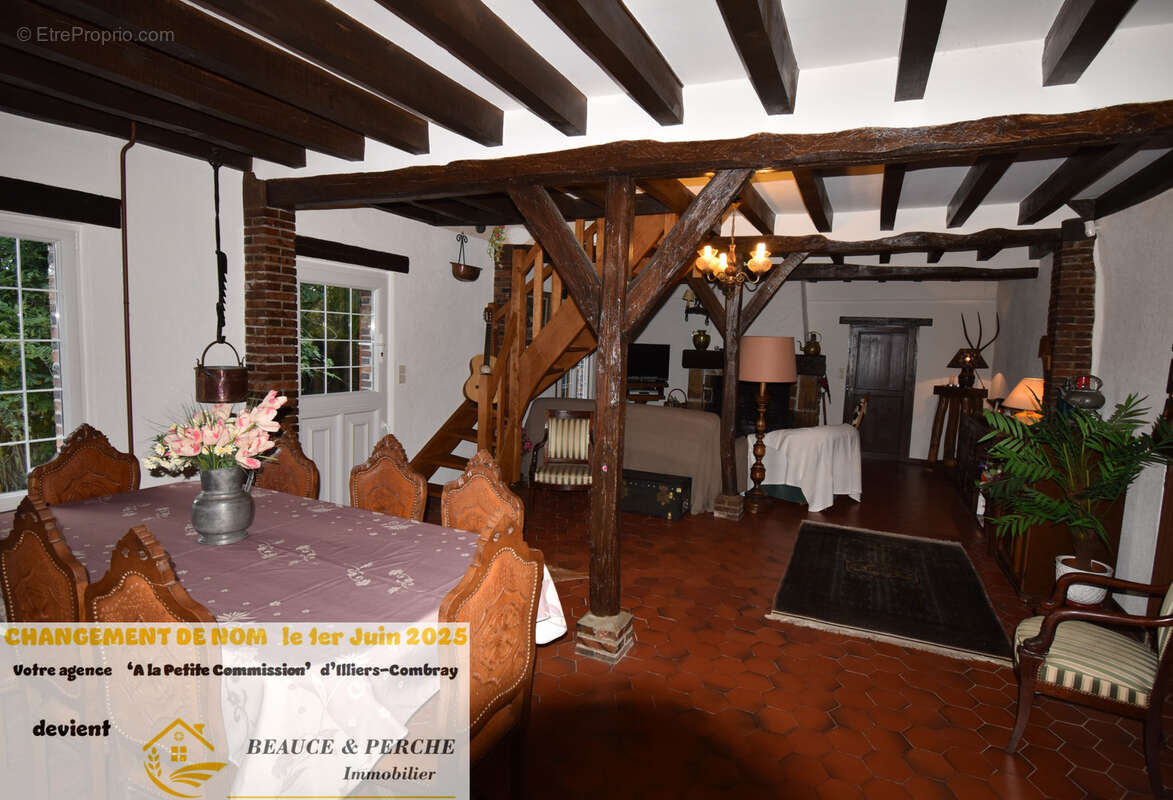 Maison à COMBRES
