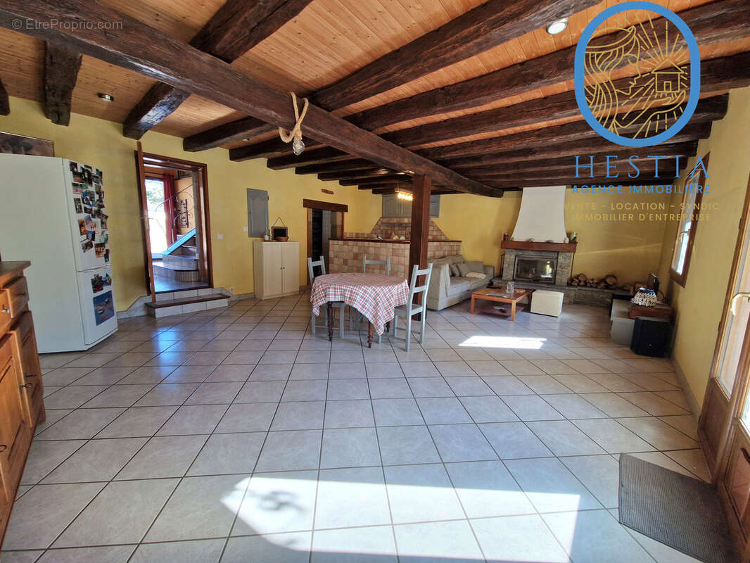 Maison à VEUREY-VOROIZE