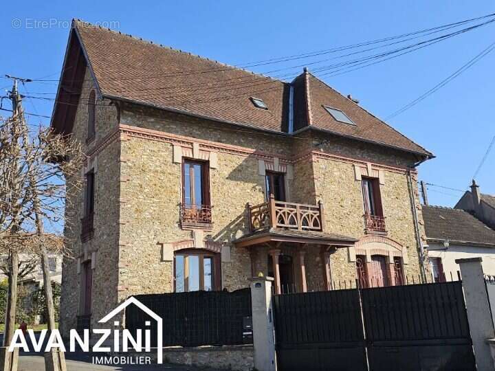 Appartement à CRECY-LA-CHAPELLE