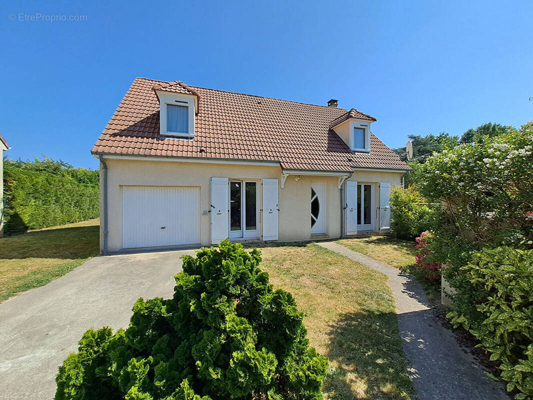 Maison à OLLAINVILLE