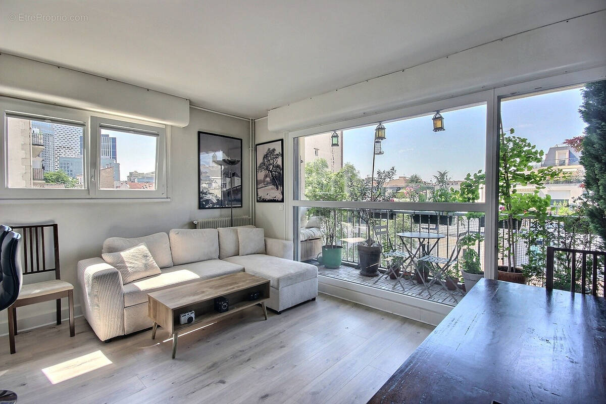 Appartement à COURBEVOIE