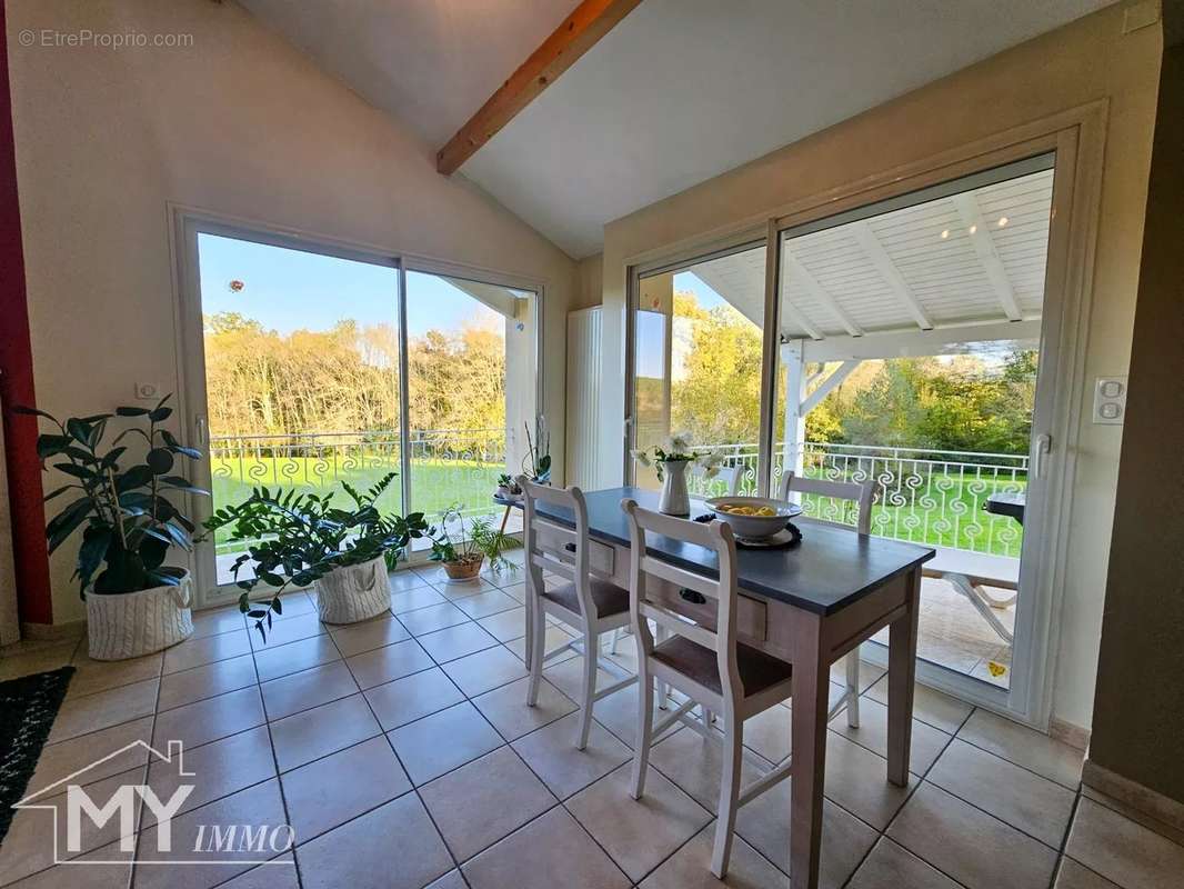 Maison à PINEUILH