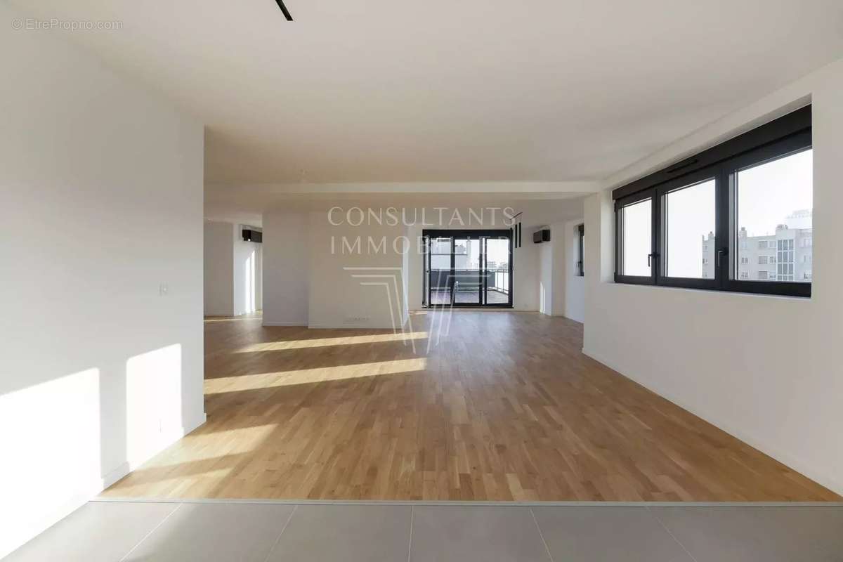 Appartement à PARIS-15E