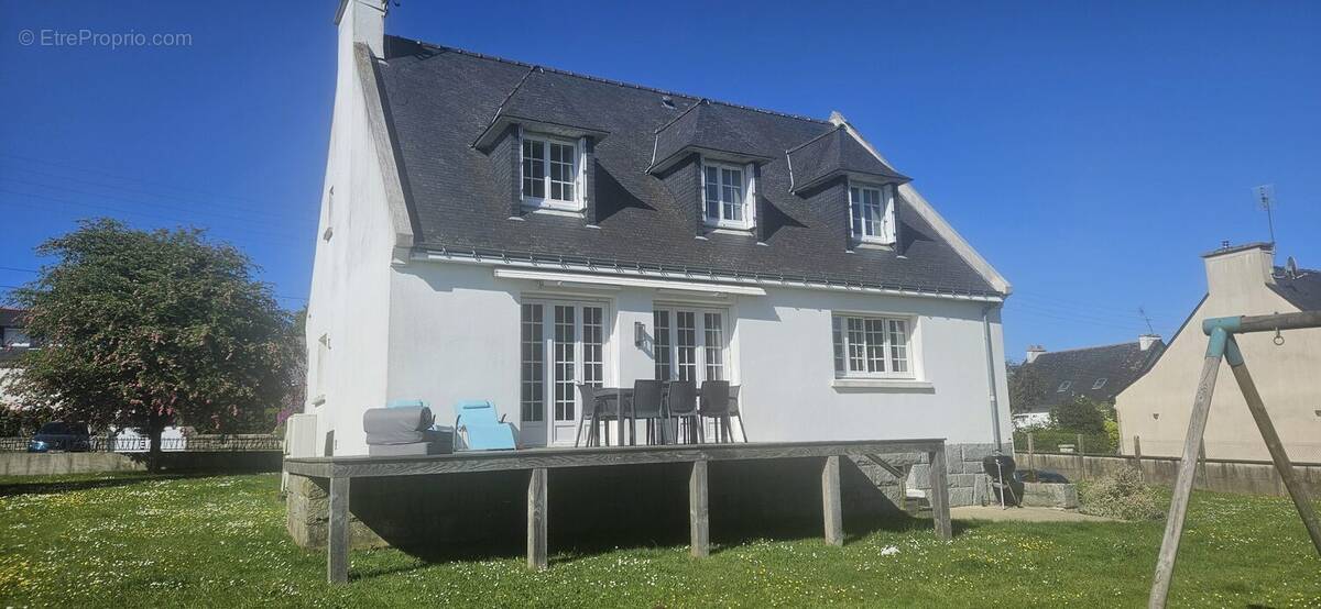 FACADE ARRIERE - Maison à CALLAC