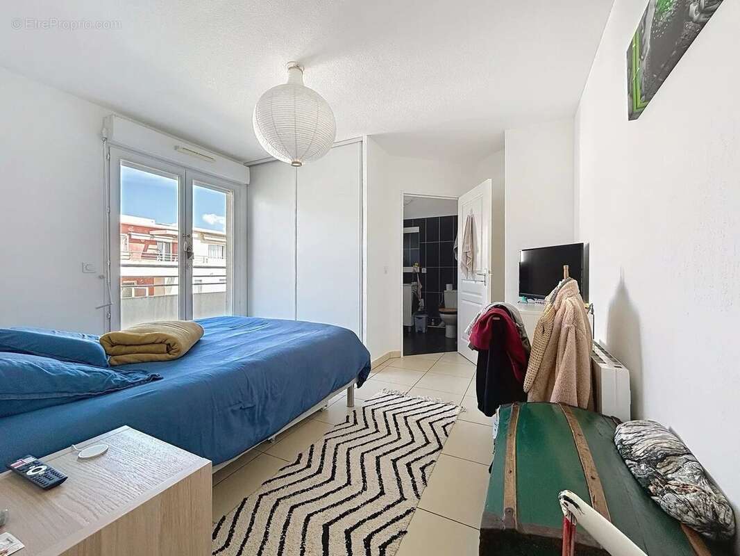 Appartement à SAINT-LAURENT-DU-VAR