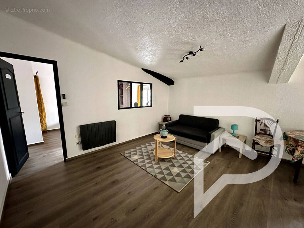 Appartement à REGUSSE
