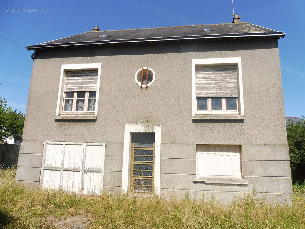 Maison à SAINT-LAMBERT-DU-LATTAY