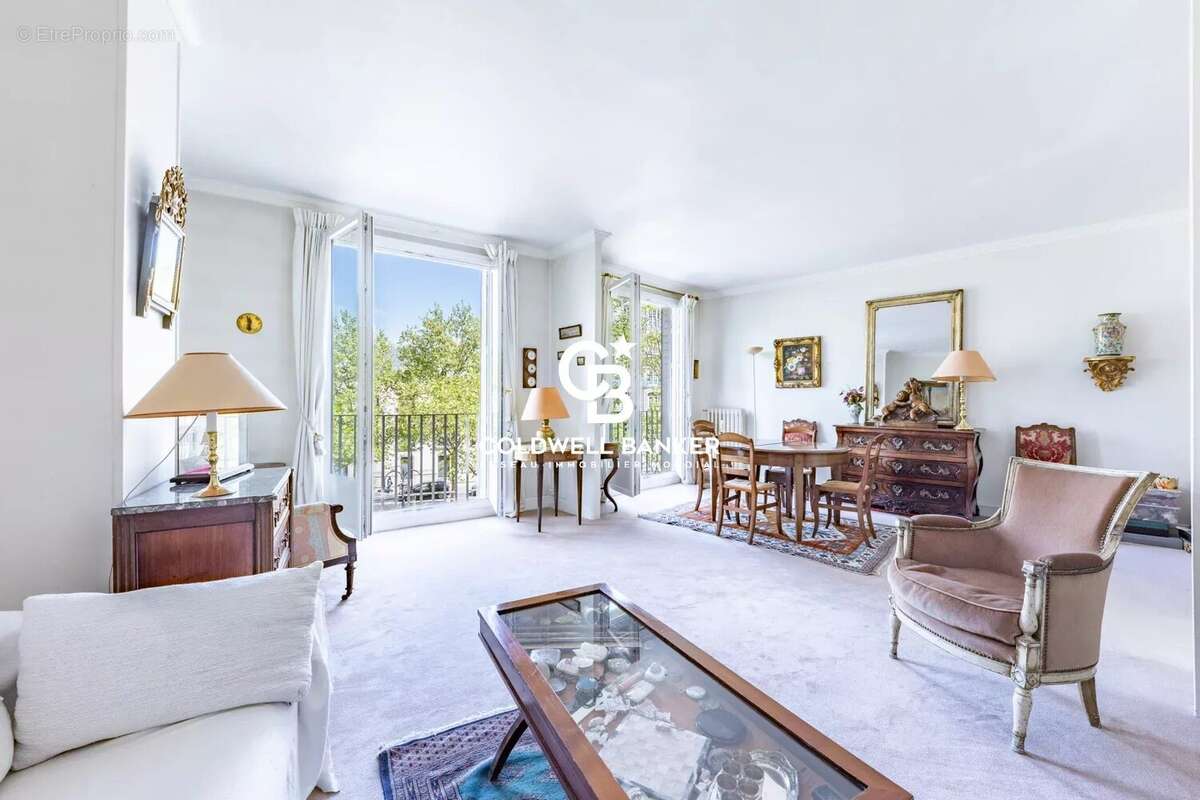 Appartement à PARIS-7E
