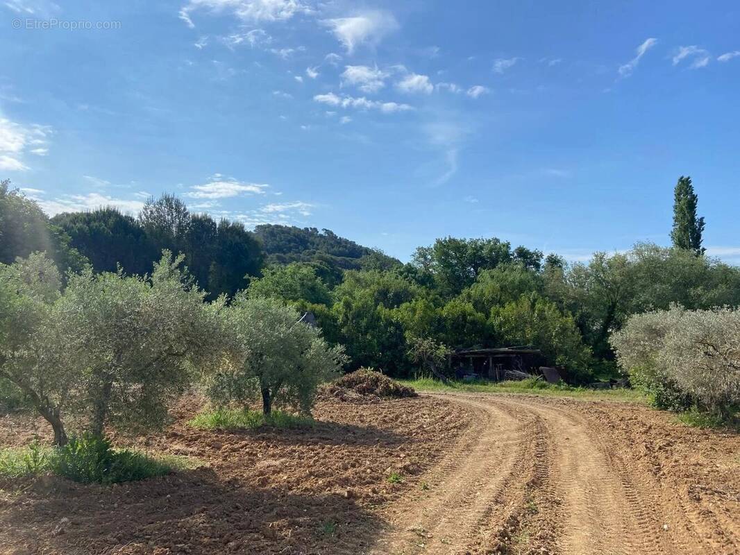 Terrain à AIX-EN-PROVENCE