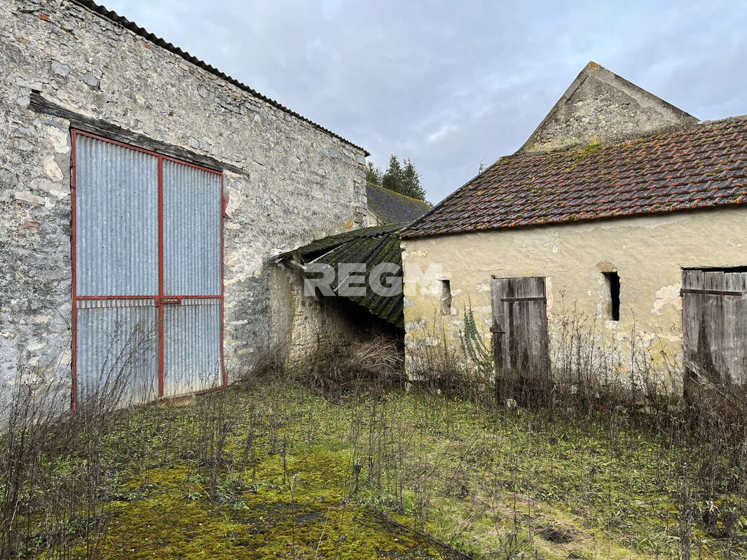 Terrain à LA CHAPELLE-LA-REINE