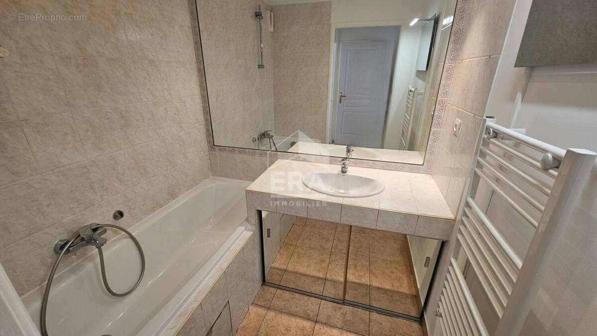 Appartement à SAINT-LAURENT-DU-VAR
