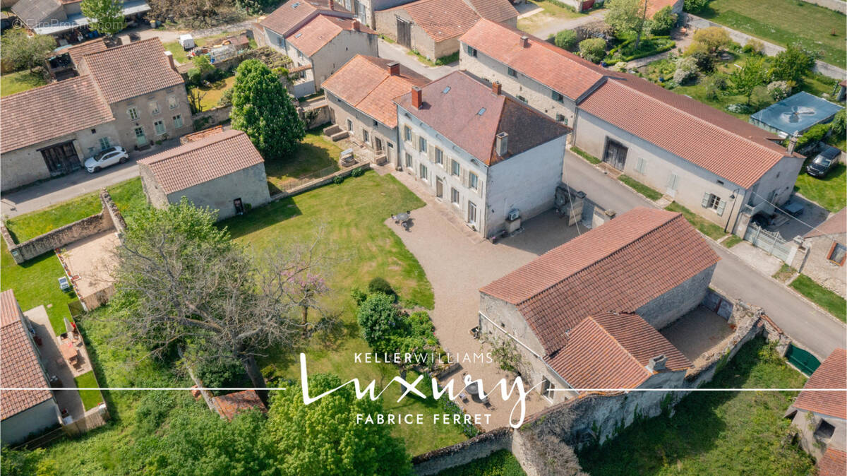 Maison à CHARROUX
