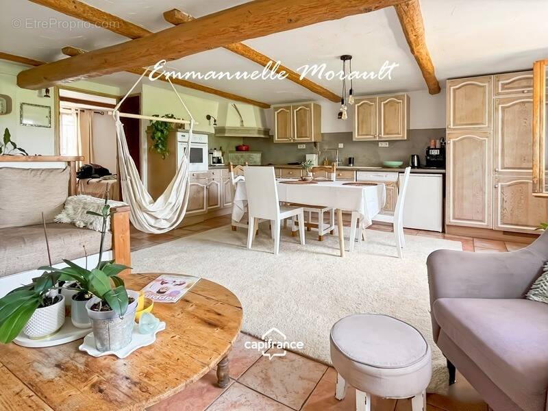 Appartement à BAGNOLS-EN-FORET