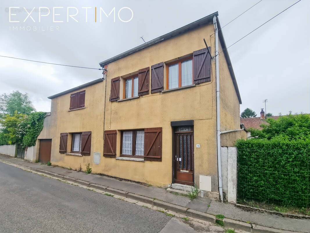 Maison à FEUQUIERES-EN-VIMEU