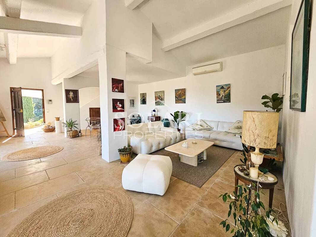Maison à FREJUS