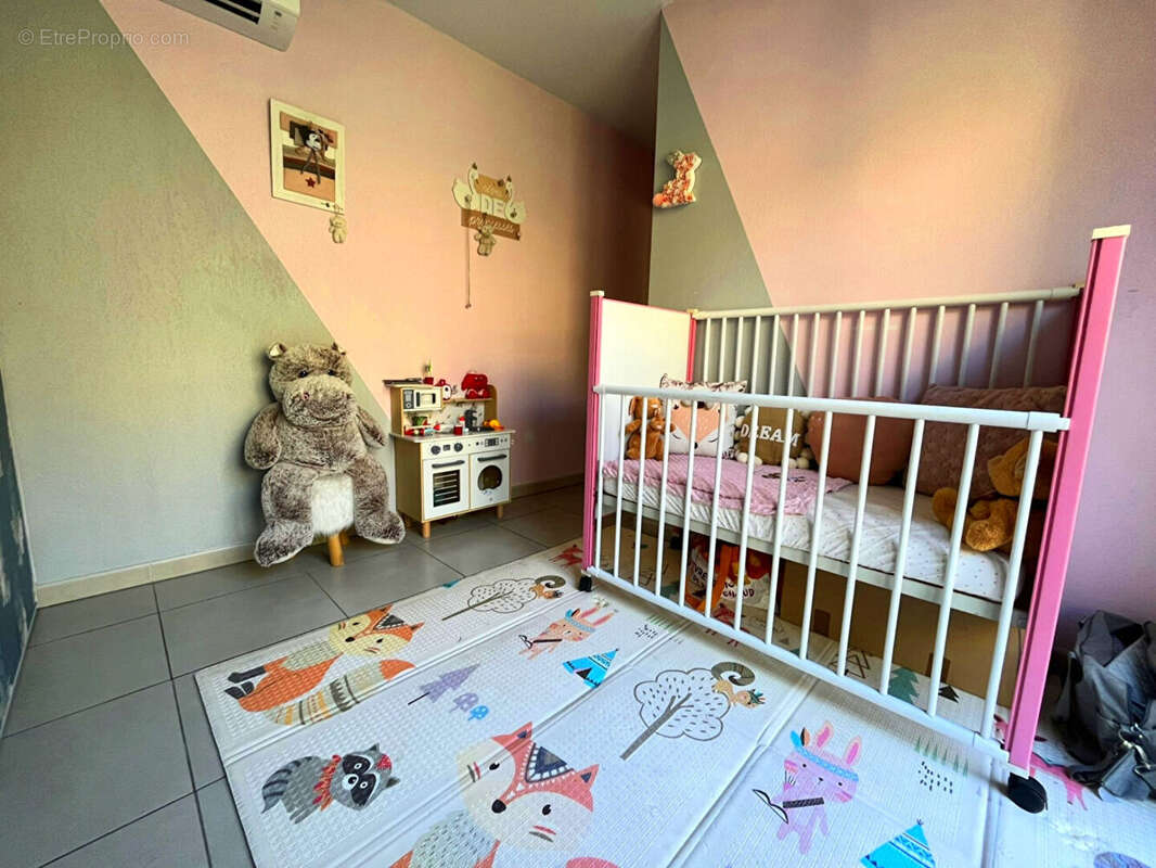 Appartement à SAINT-LAURENT-DU-VAR