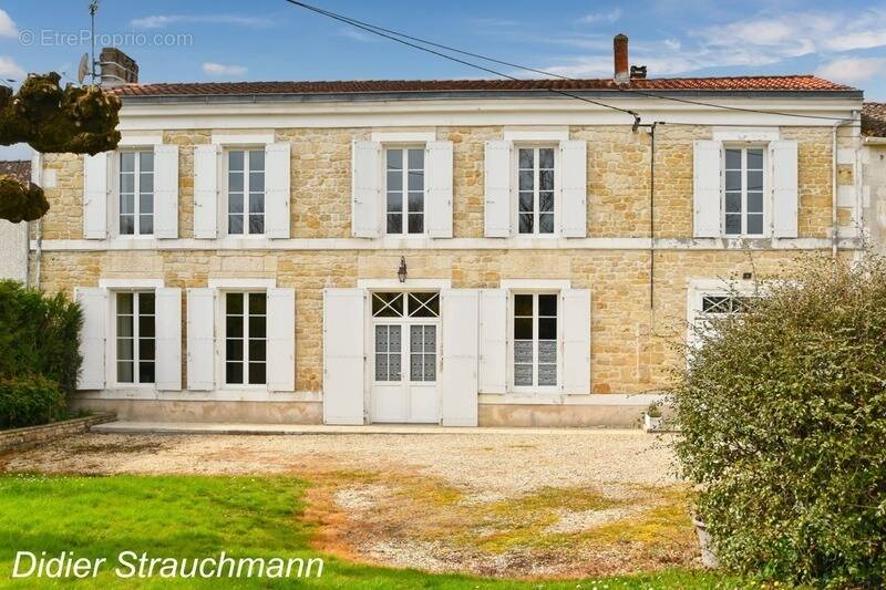 Maison à AIGREFEUILLE-D&#039;AUNIS