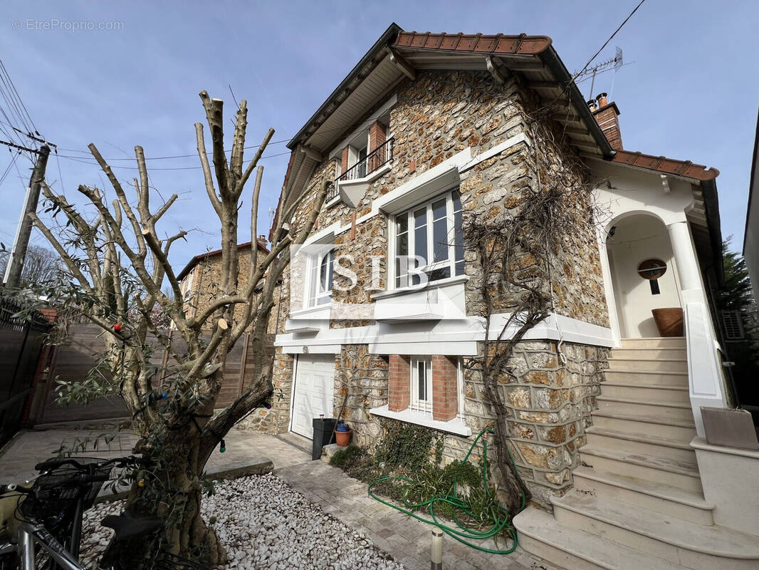 Maison à VERRIERES-LE-BUISSON